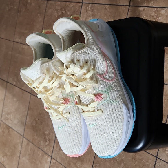 Nike LeBron Witness VI "Easter" Basketball Shoes - Picture 1 of 7